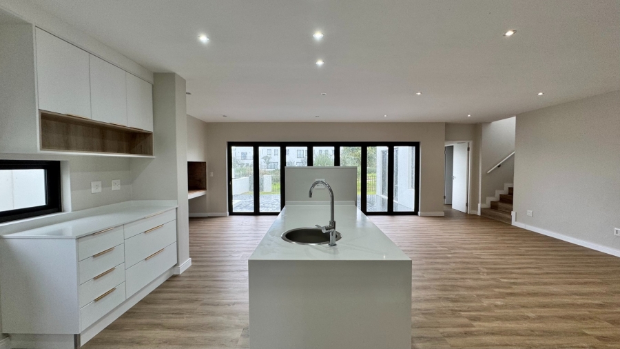 4 Bedroom Property for Sale in Croydon Gardens Estate Western Cape